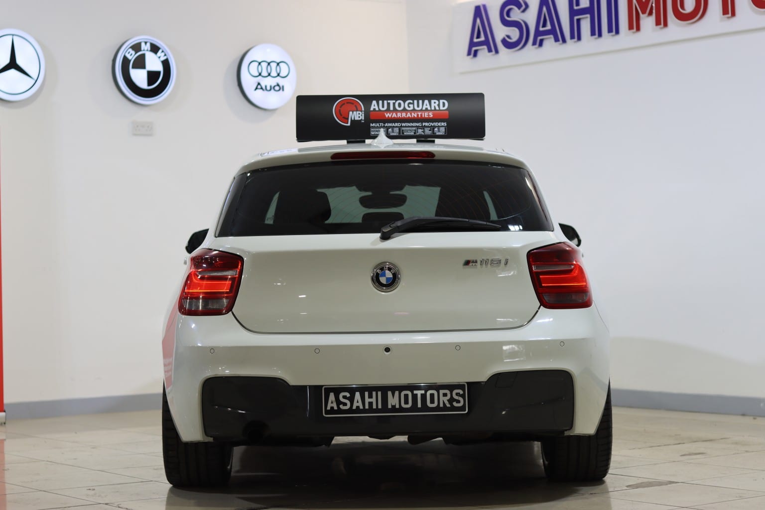 2015 BMW 1 Series 1.6 116i M Sport Auto Euro 6 (s/s) 5dr in white — photo 1 of 48