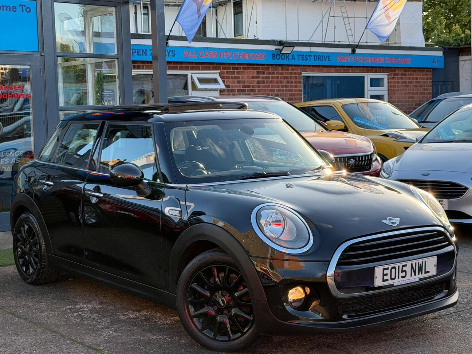 MINI Hatch - image 1 of 69