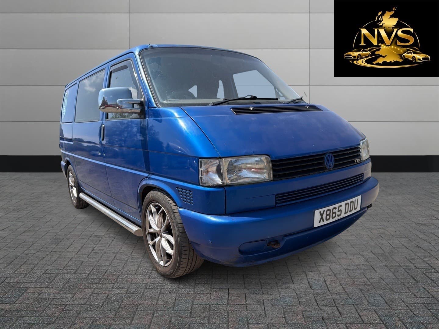 Volkswagen Transporter - image 1 of 14