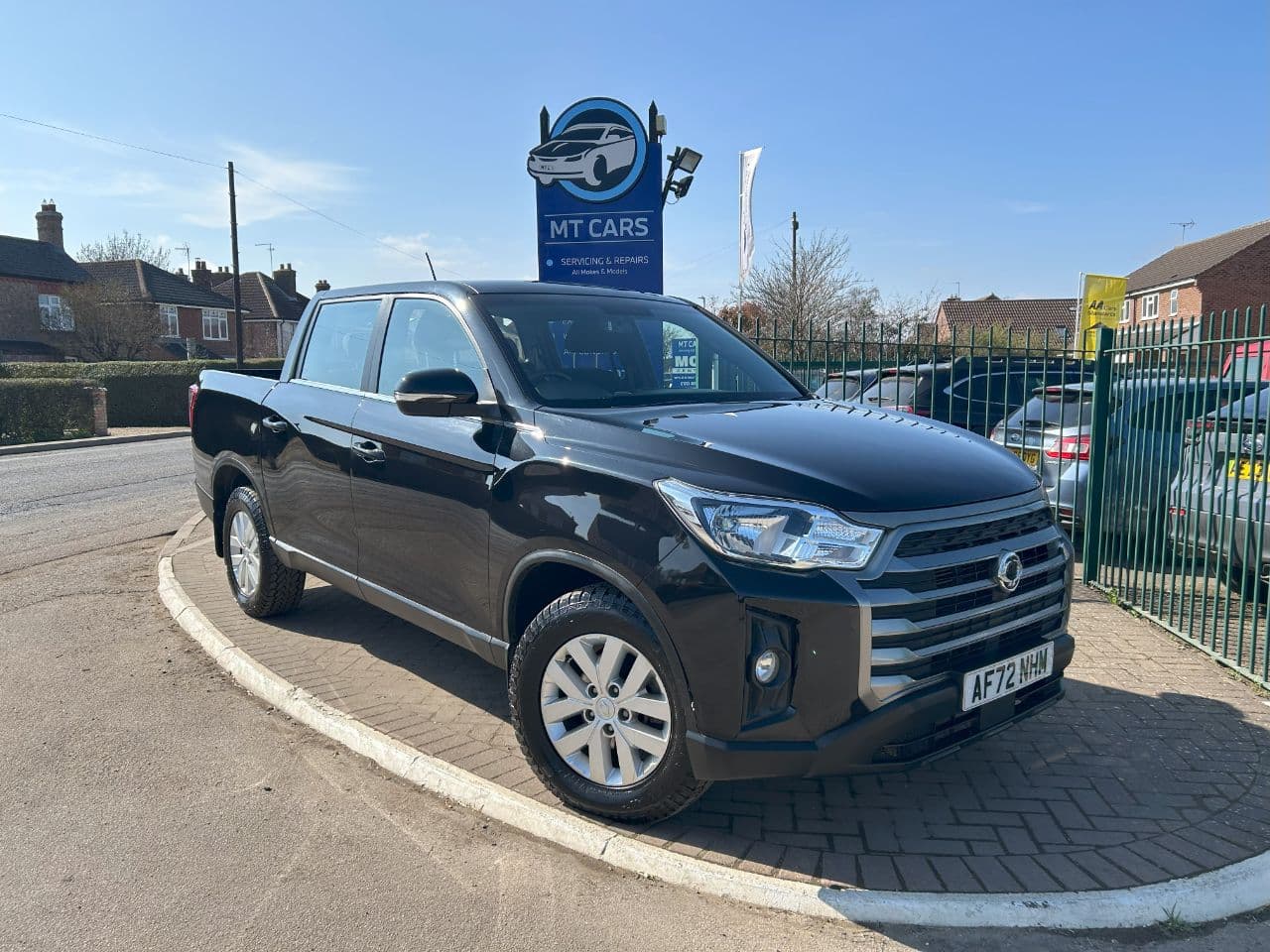 SsangYong Musso - image 1 of 28