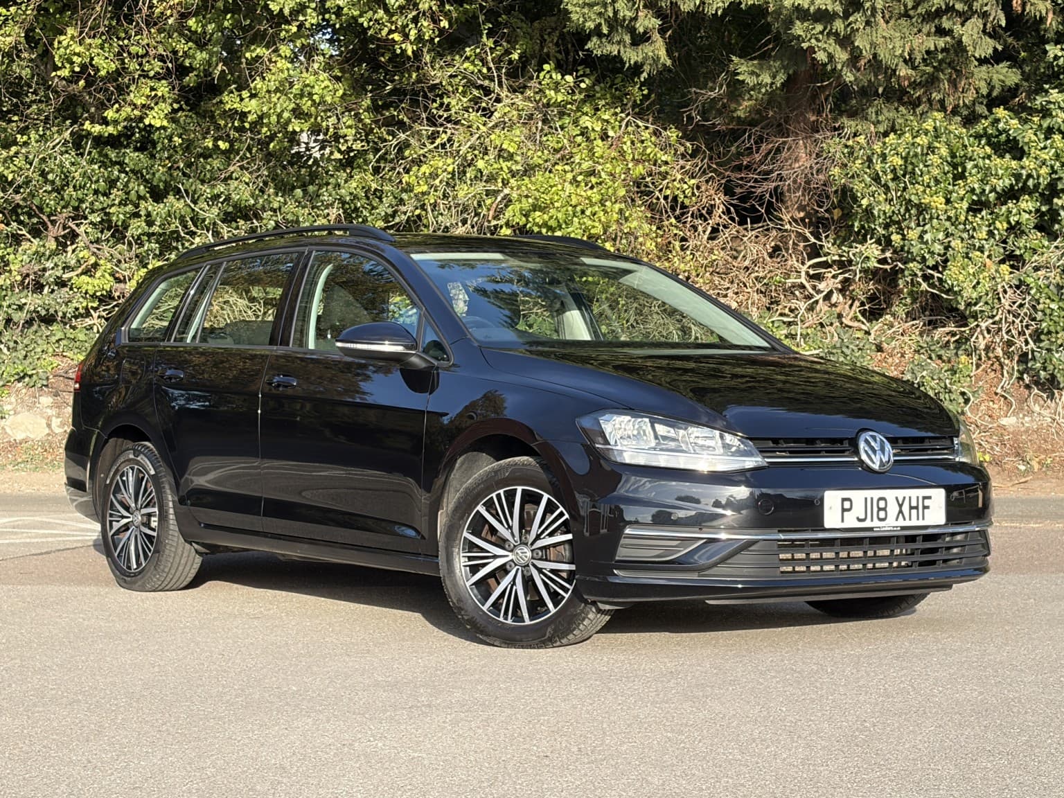 Volkswagen Golf - image 1 of 6