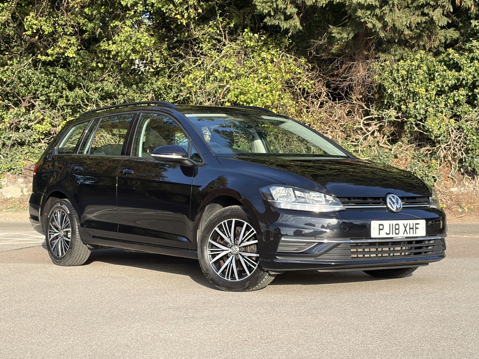 Volkswagen Golf - image 1 of 61