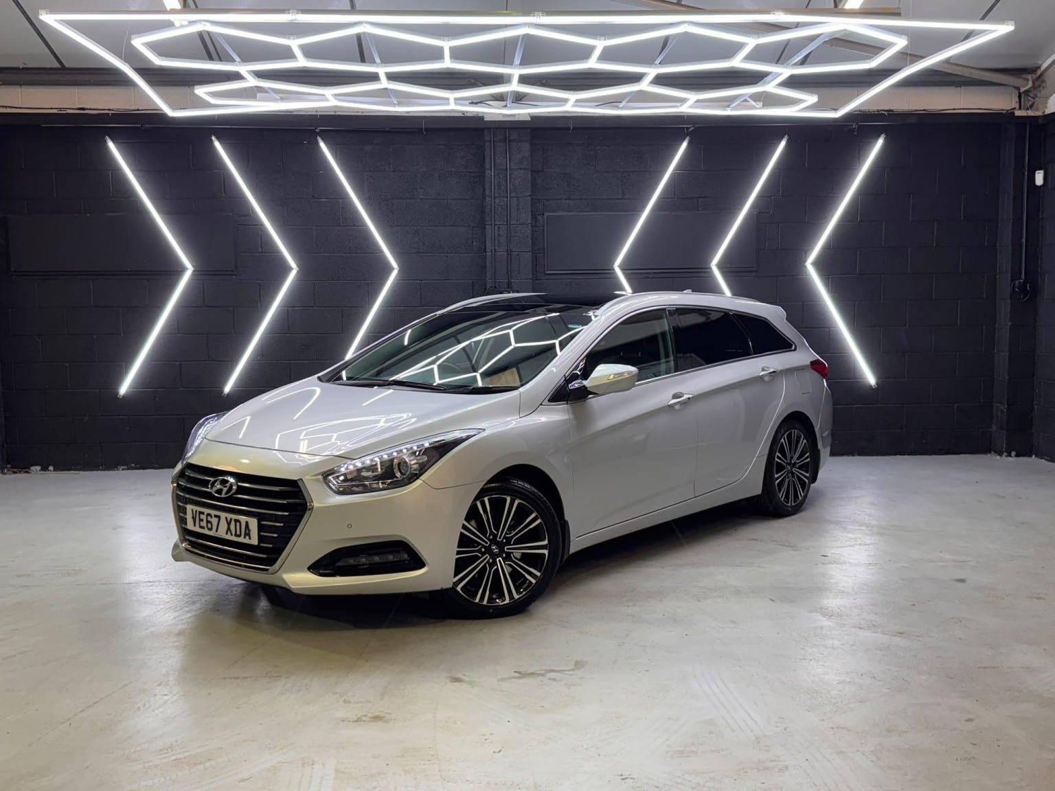 Hyundai i40 - image 1 of 62