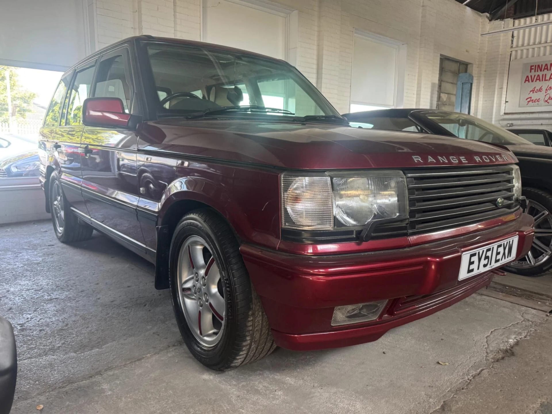 Land Rover Range Rover - image 1 of 92