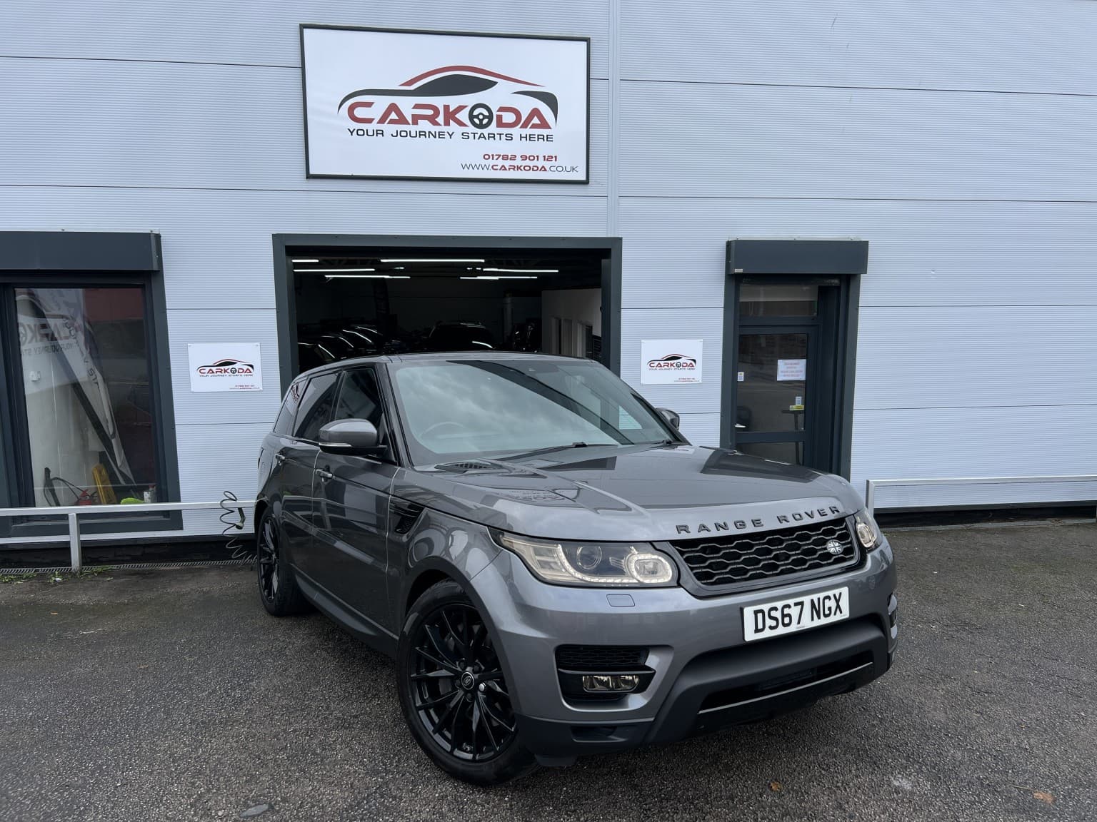 Land Rover Range Rover Sport - image 1 of 100