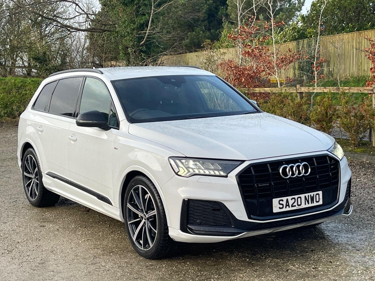 Audi Q7 - image 1 of 24