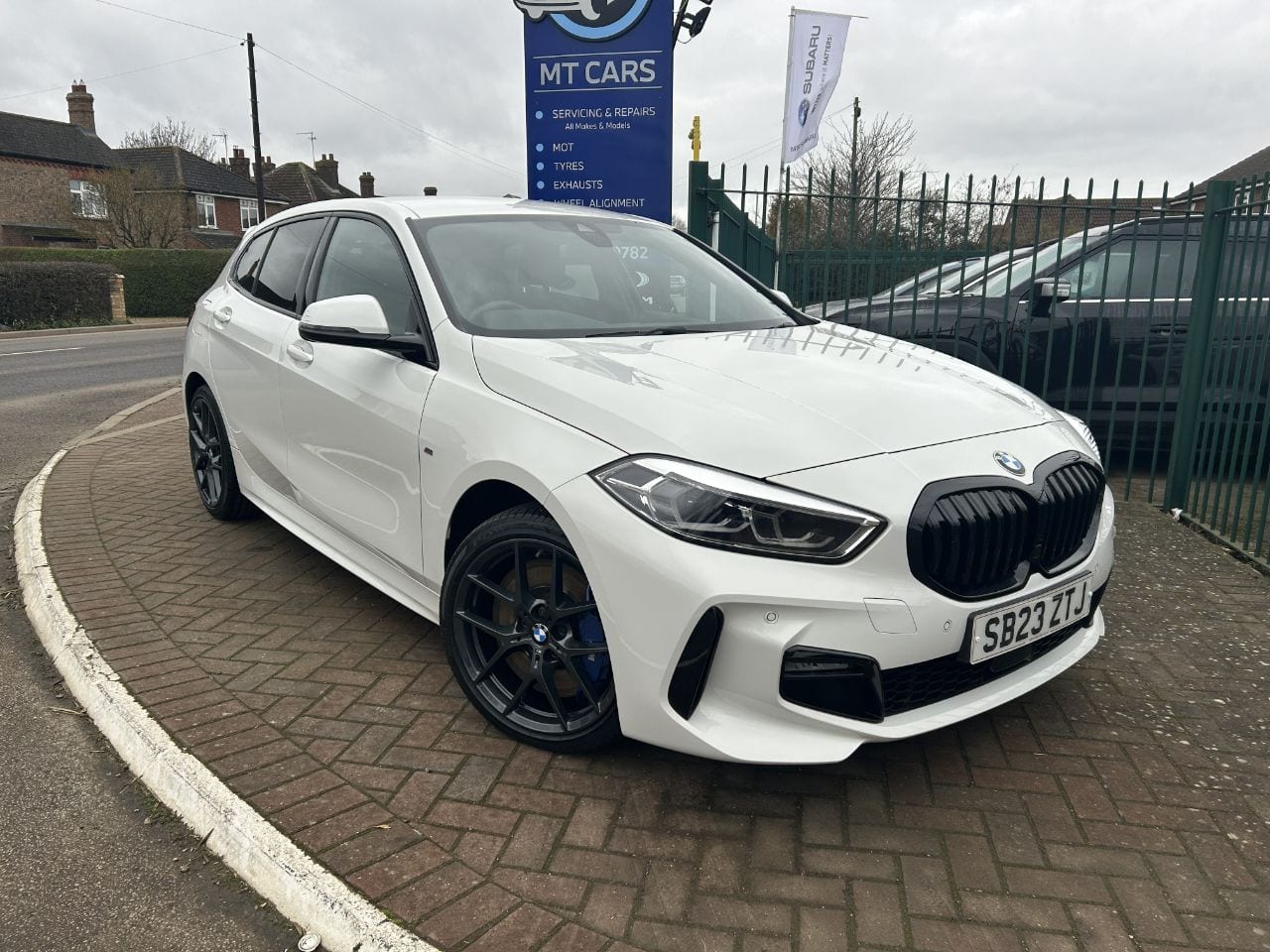 BMW 1 Series - image 1 of 35