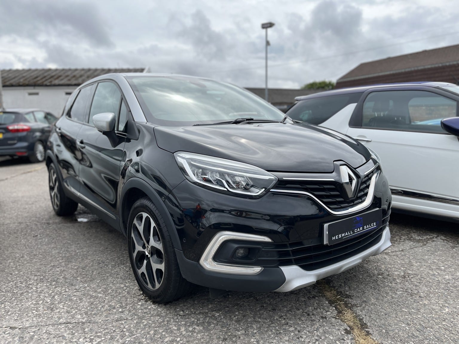 Renault Captur - image 1 of 2