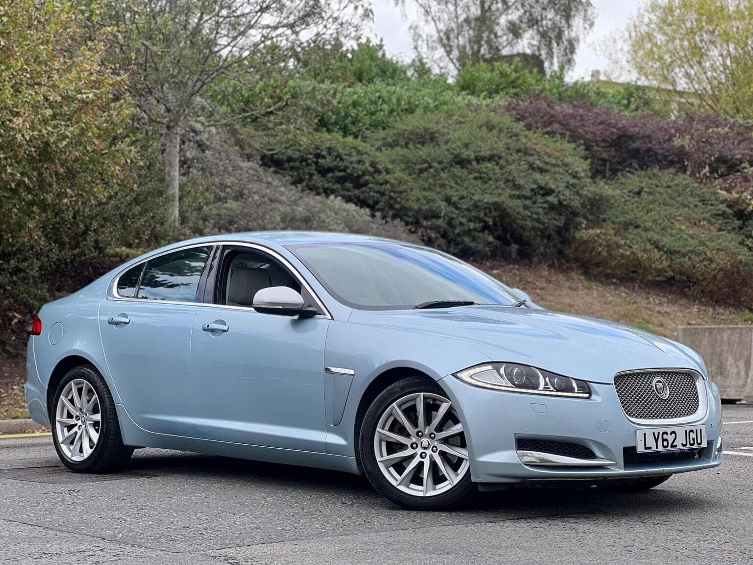 Jaguar XF - image 1 of 42