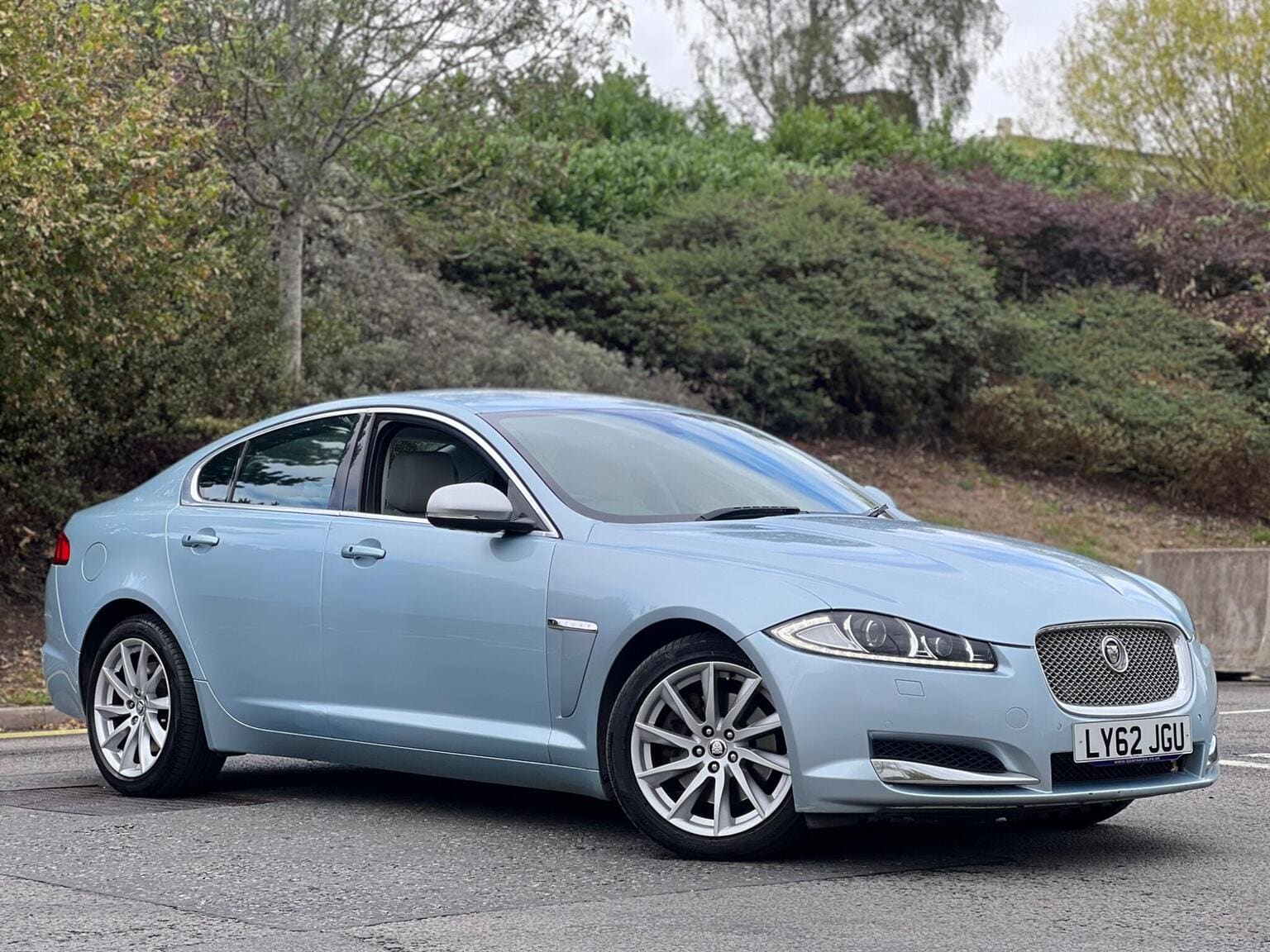Jaguar XF - image 1 of 42
