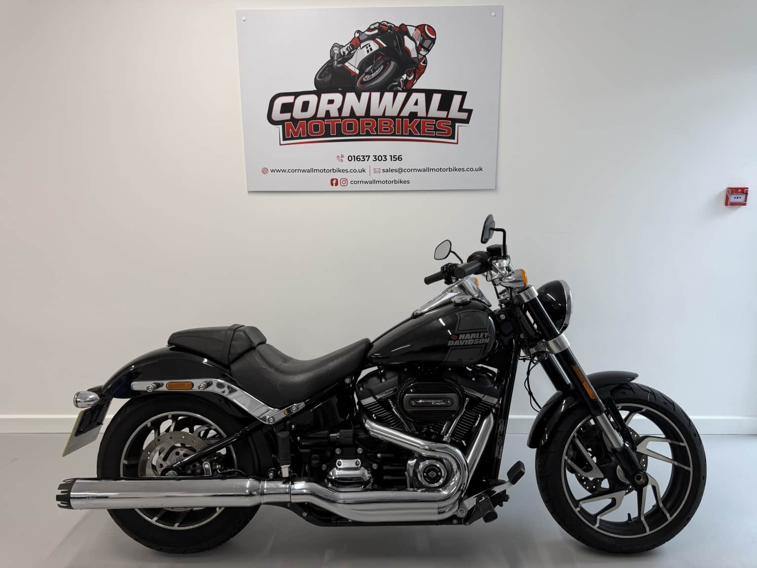 Harley-Davidson Softail - image 1 of 19
