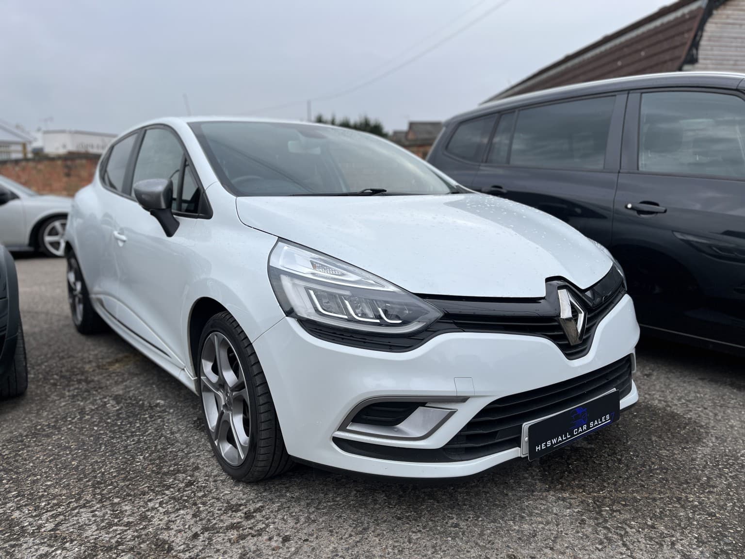 Renault Clio - image 1 of 2
