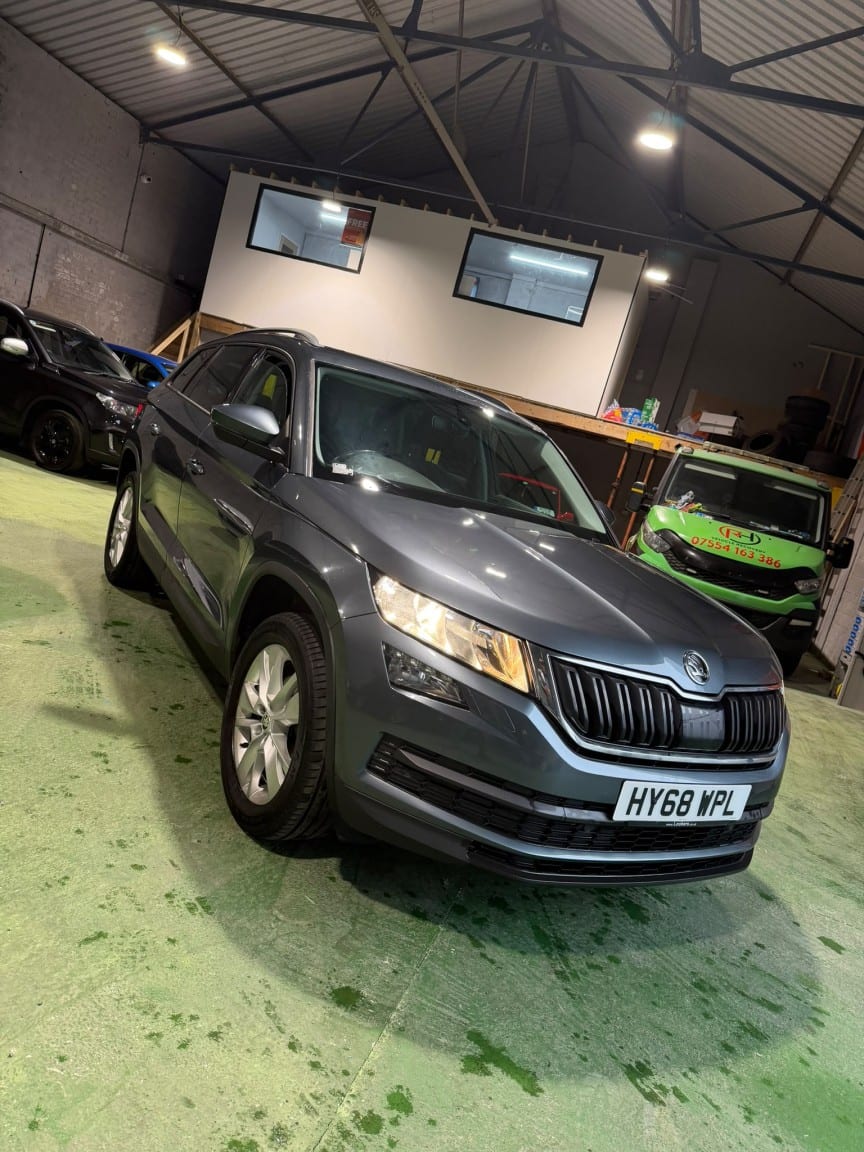 2018 Skoda Kodiaq 2.0 TDI SE Technology in grey — photo 1 of 26