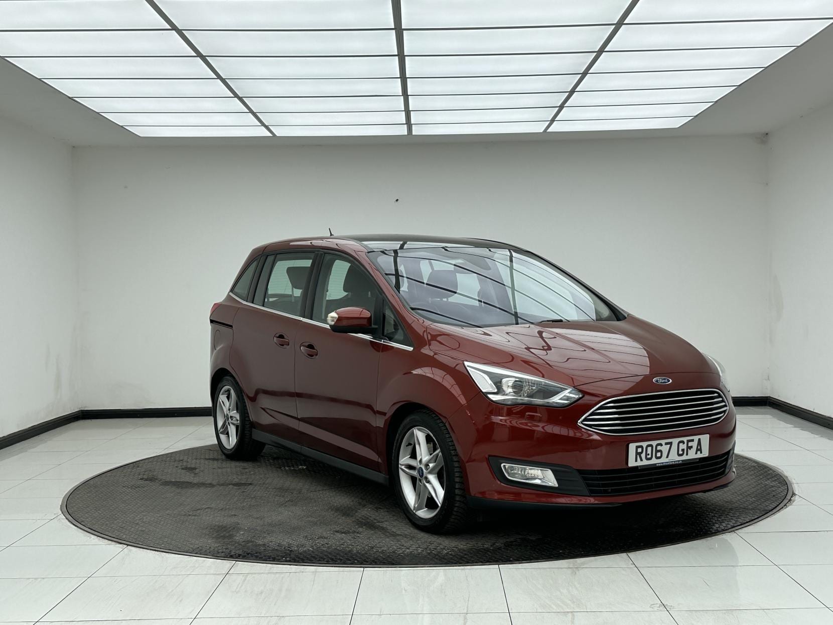 Ford Grand C-Max - image 1 of 52