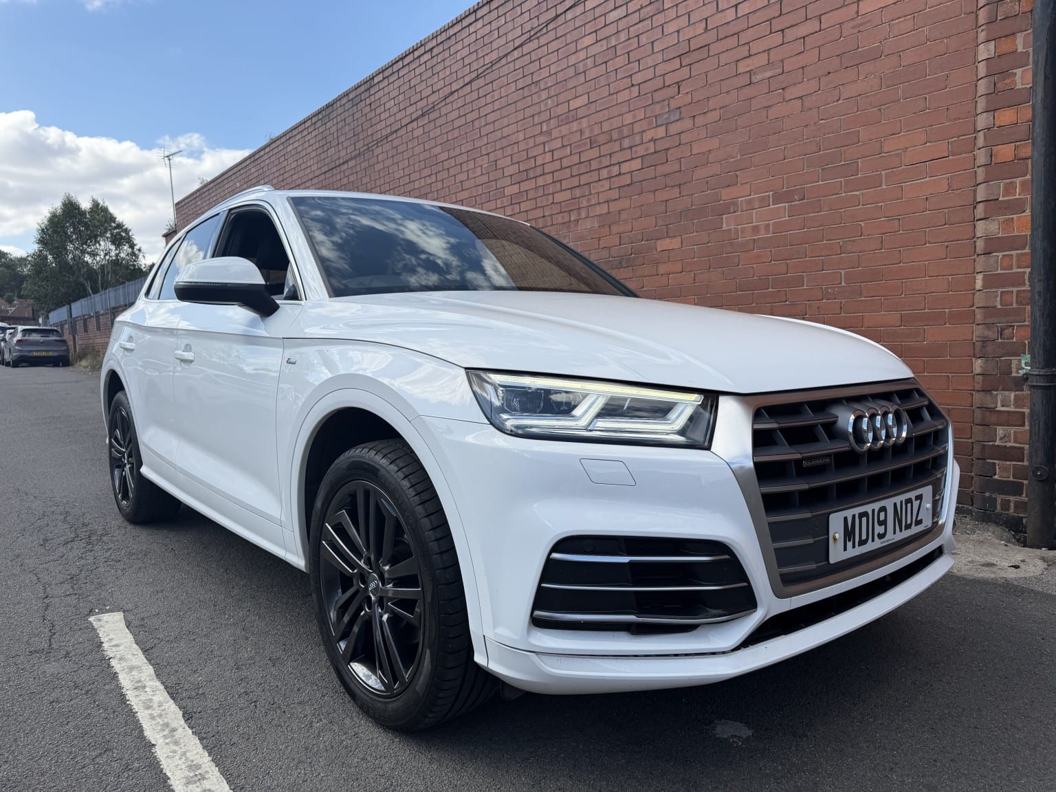 Audi Q5 - image 1 of 22
