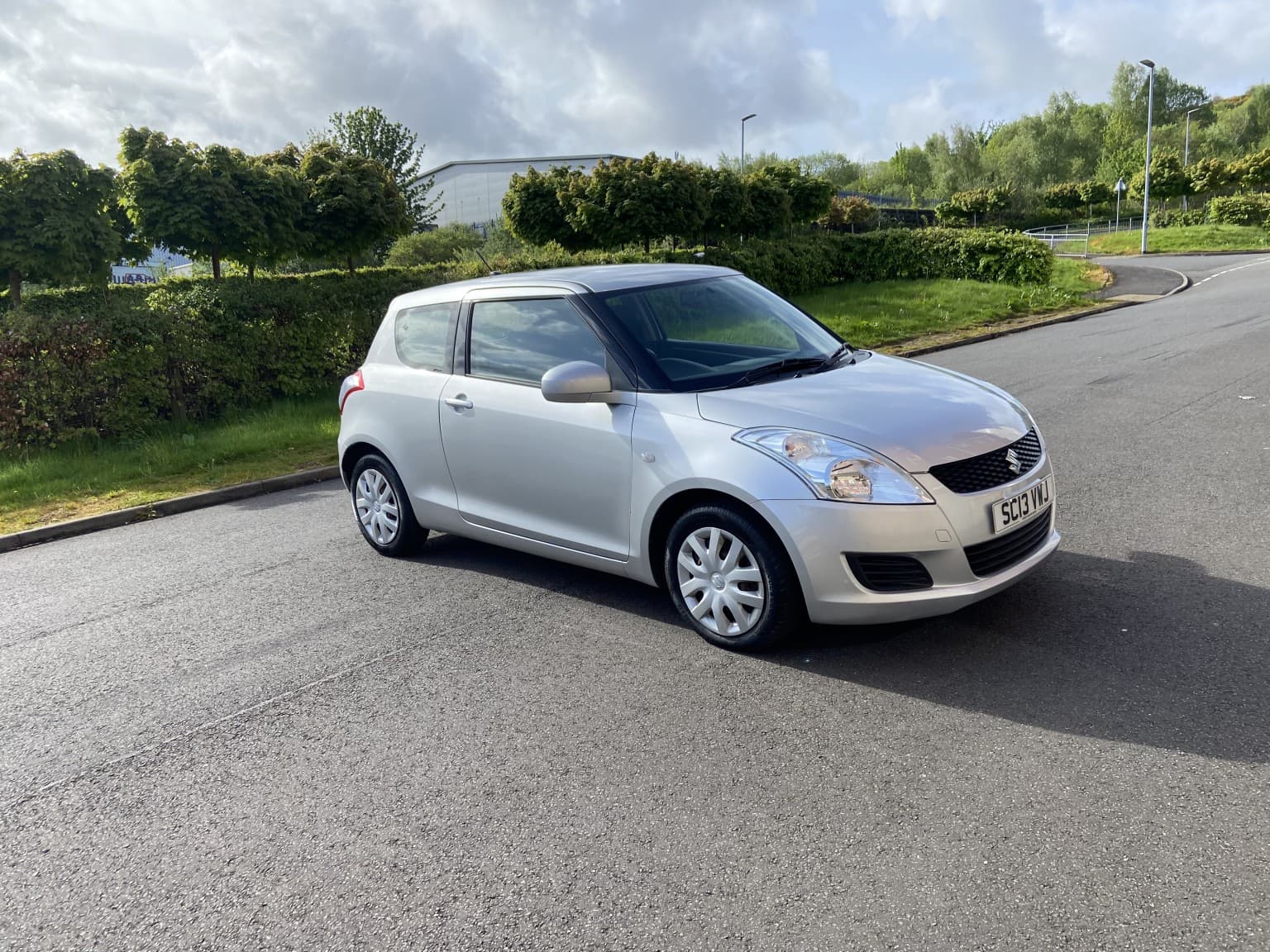 Suzuki Swift - image 1 of 13
