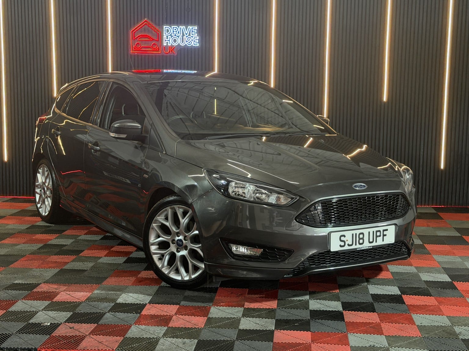 Ford Focus - image 1 of 20