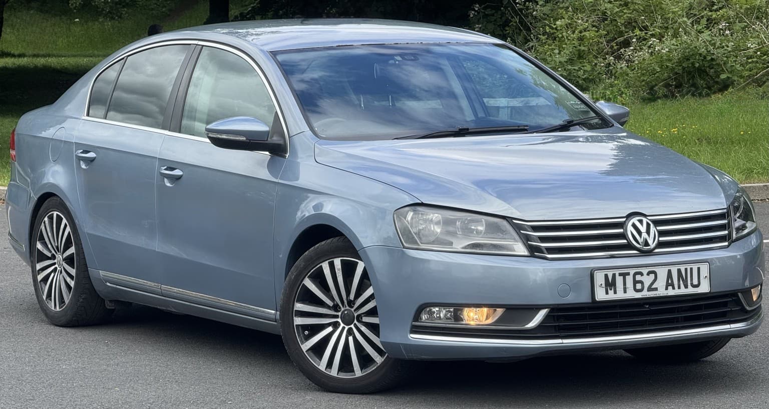 Volkswagen Passat - image 1 of 20