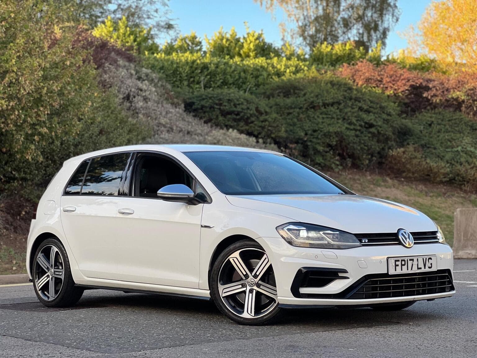 Volkswagen Golf - image 1 of 47