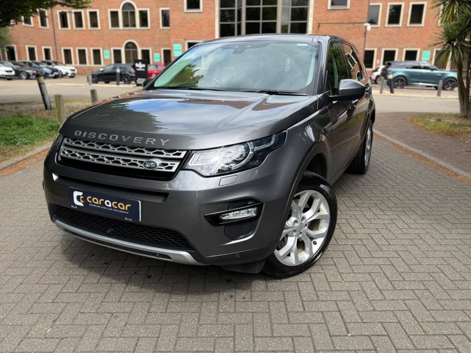 Land Rover Discovery Sport - image 1 of 64