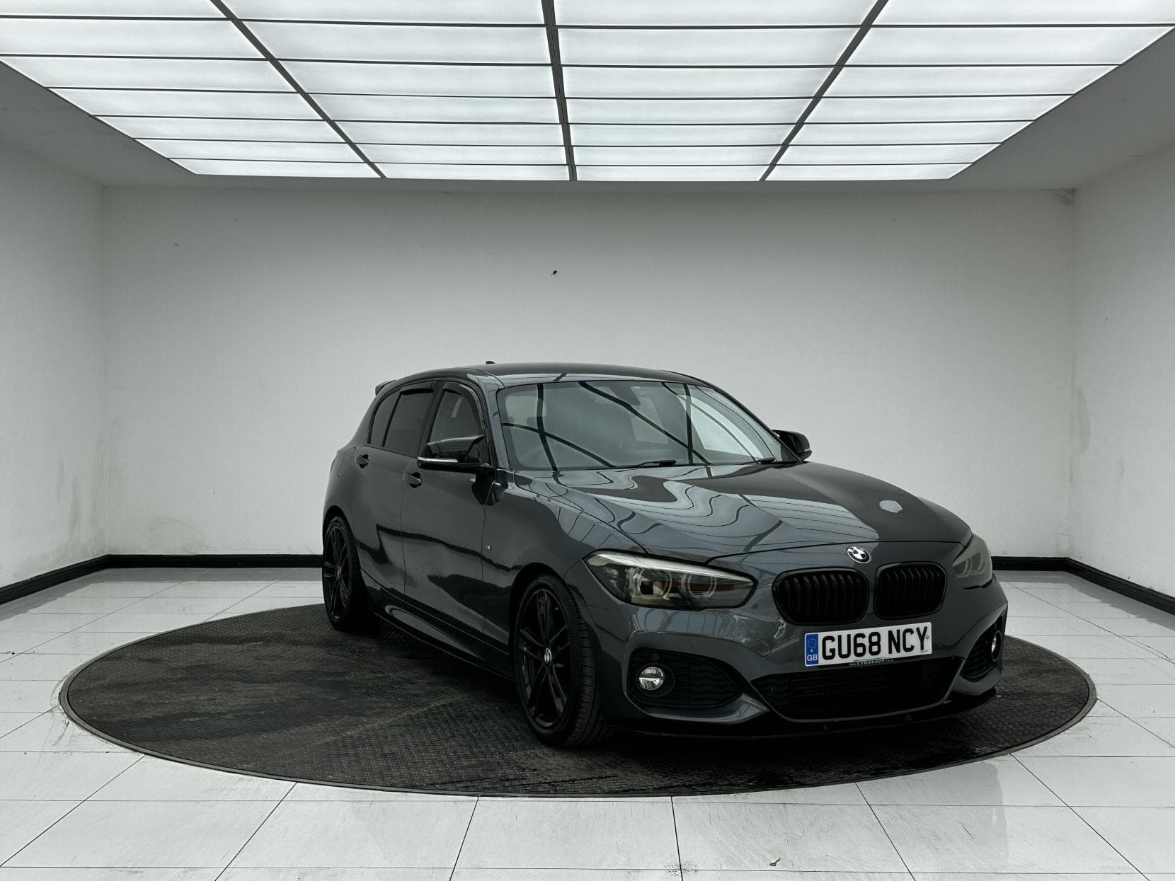 BMW 1 Series - image 1 of 54