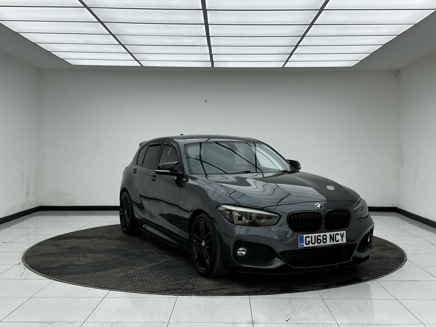 BMW 1 Series - image 1 of 54