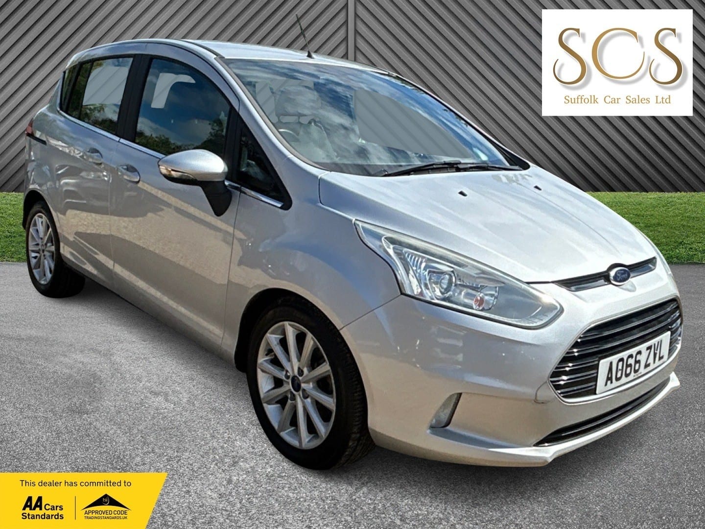 Ford B-MAX - image 1 of 42