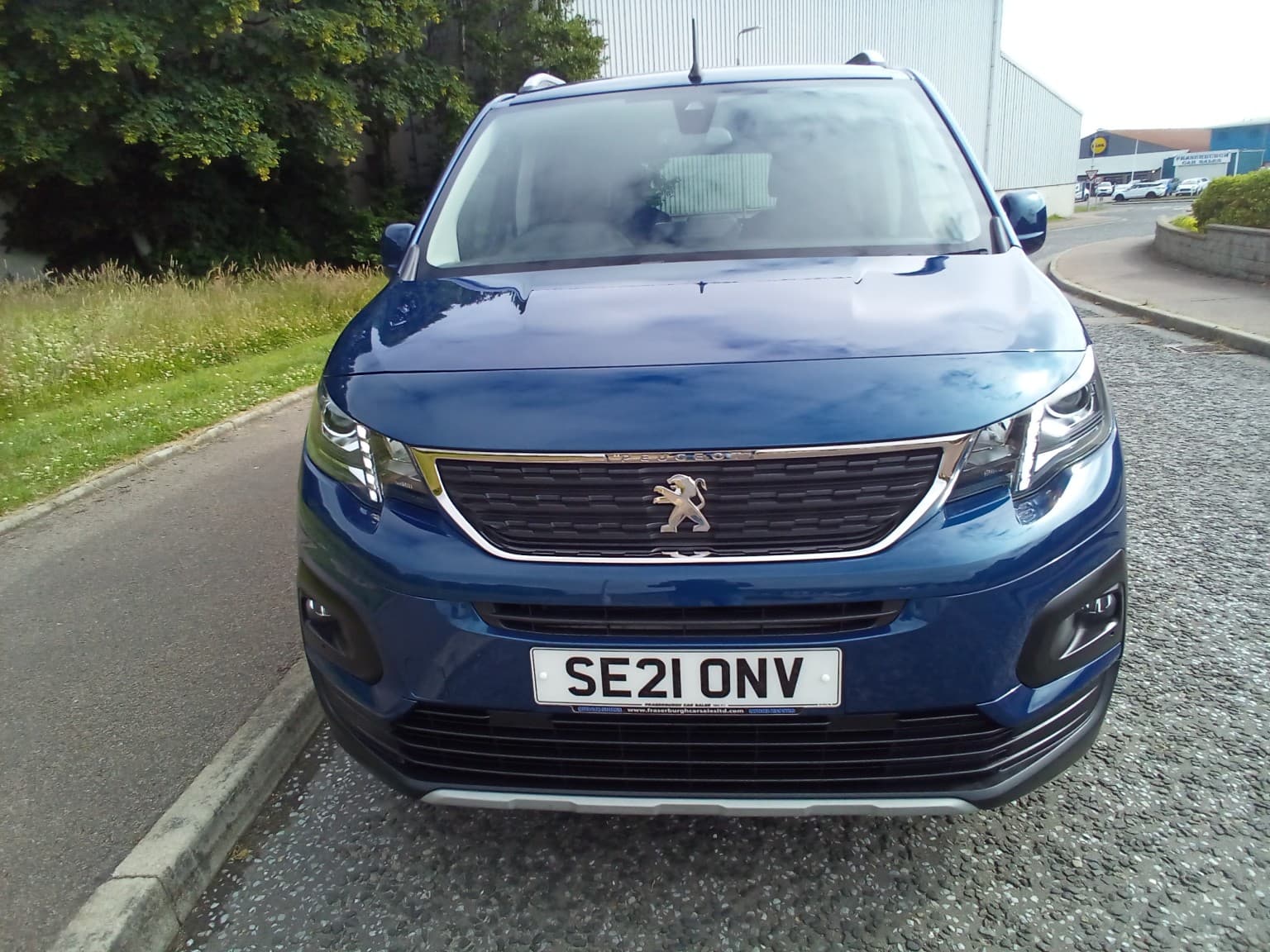 Peugeot Rifter - image 1 of 23