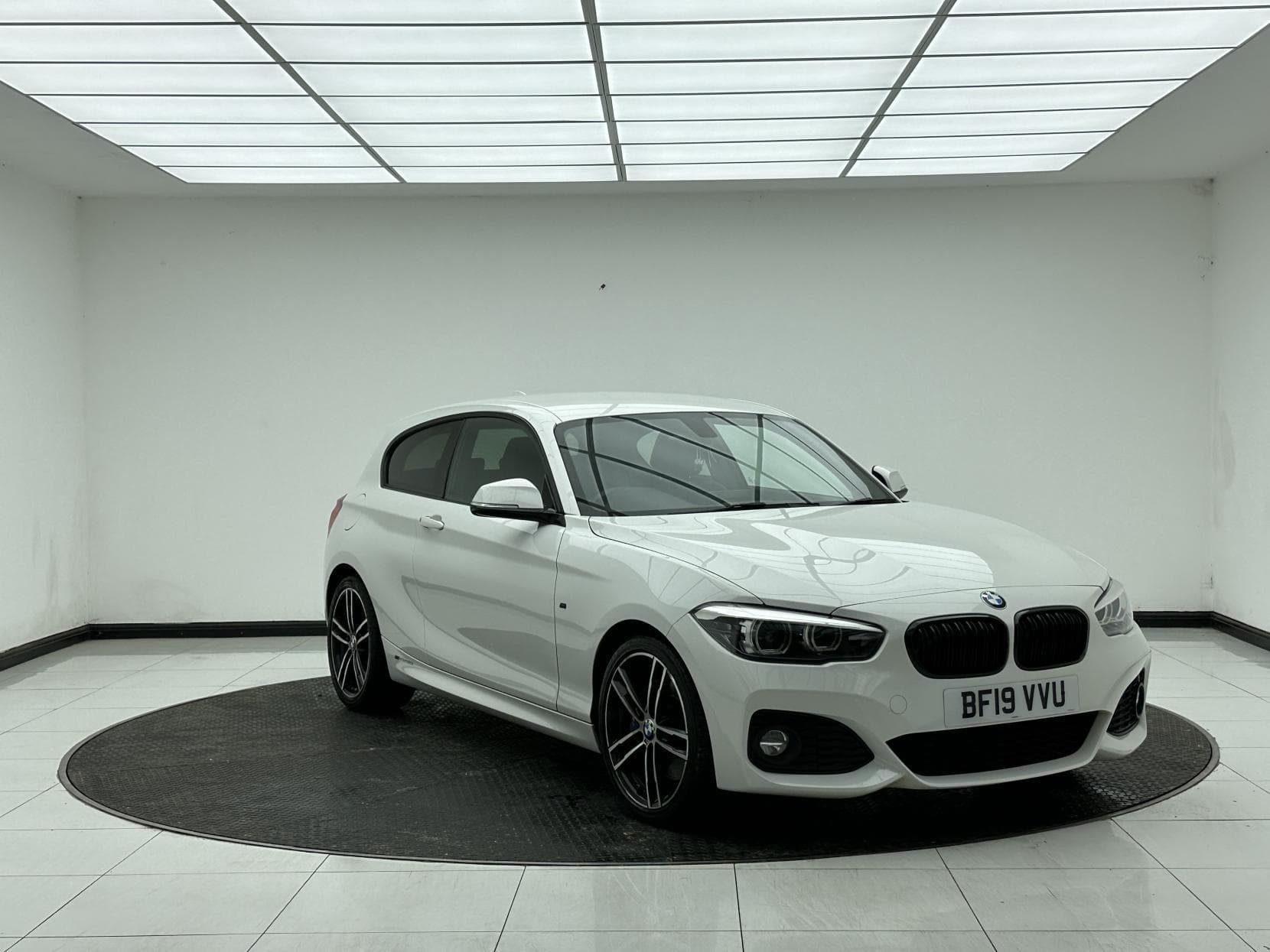 BMW 1 Series - image 1 of 48
