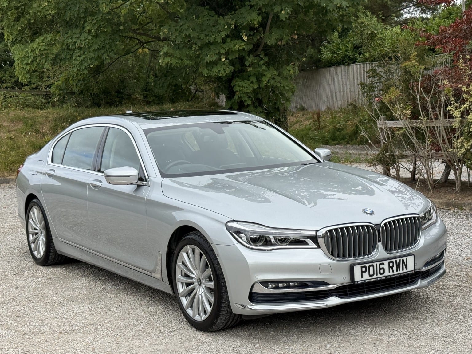 BMW 7 Series - image 1 of 34