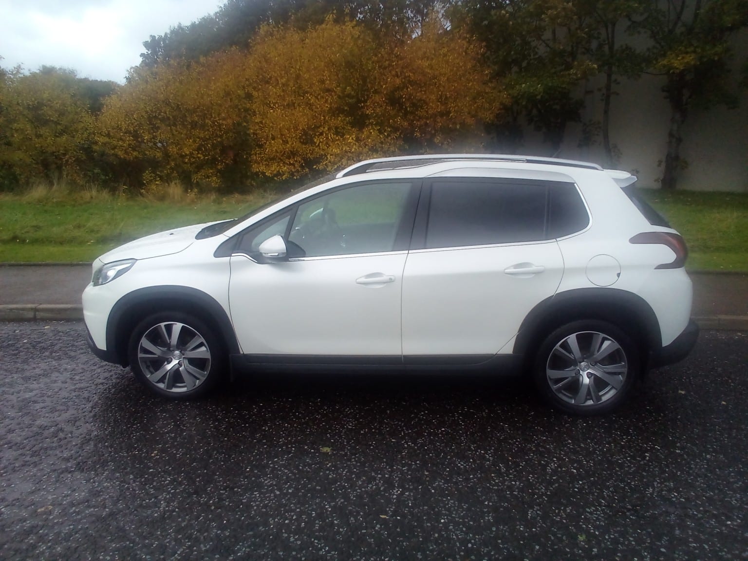 Peugeot 2008 - image 1 of 19