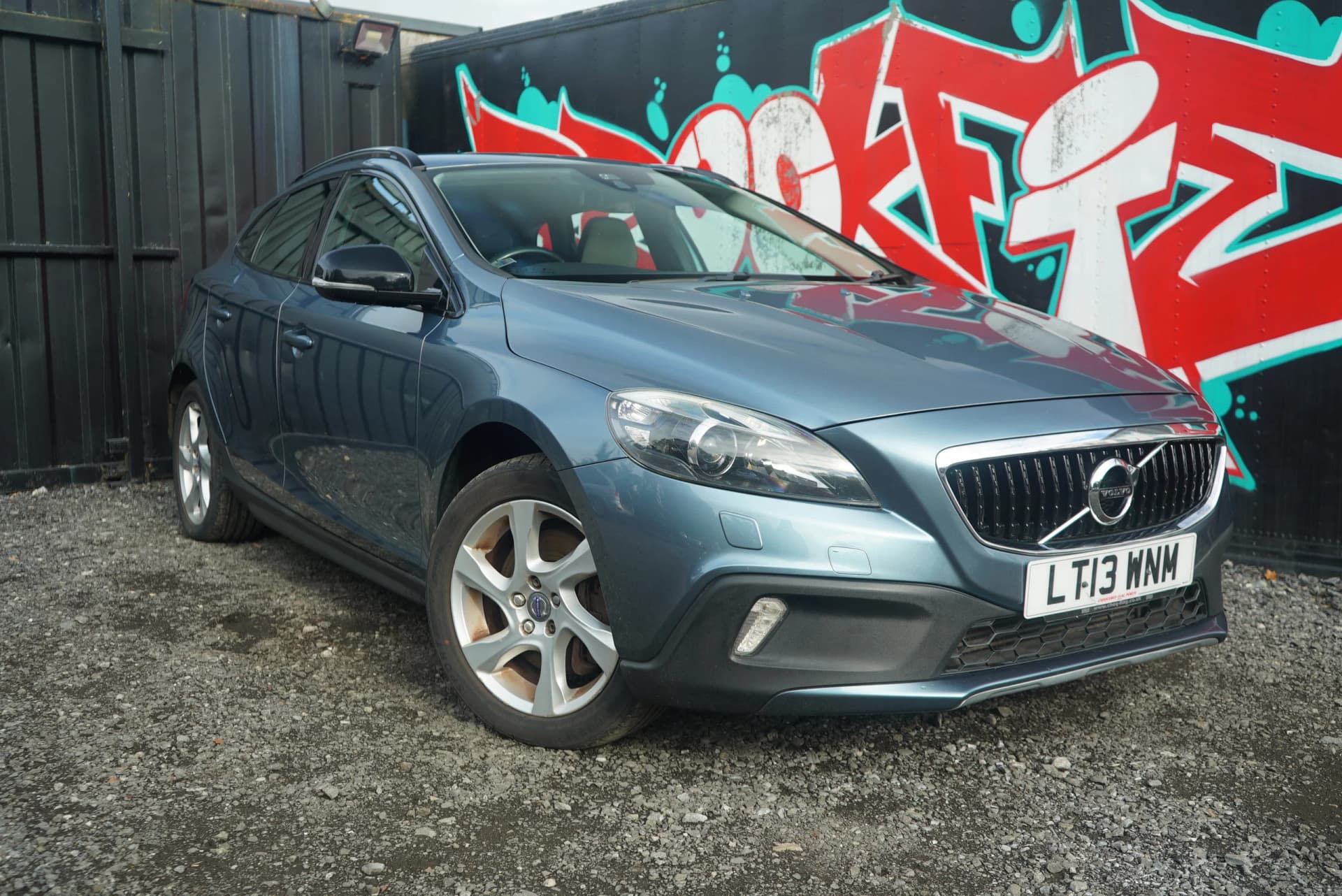 Volvo V40 Cross Country - image 1 of 94