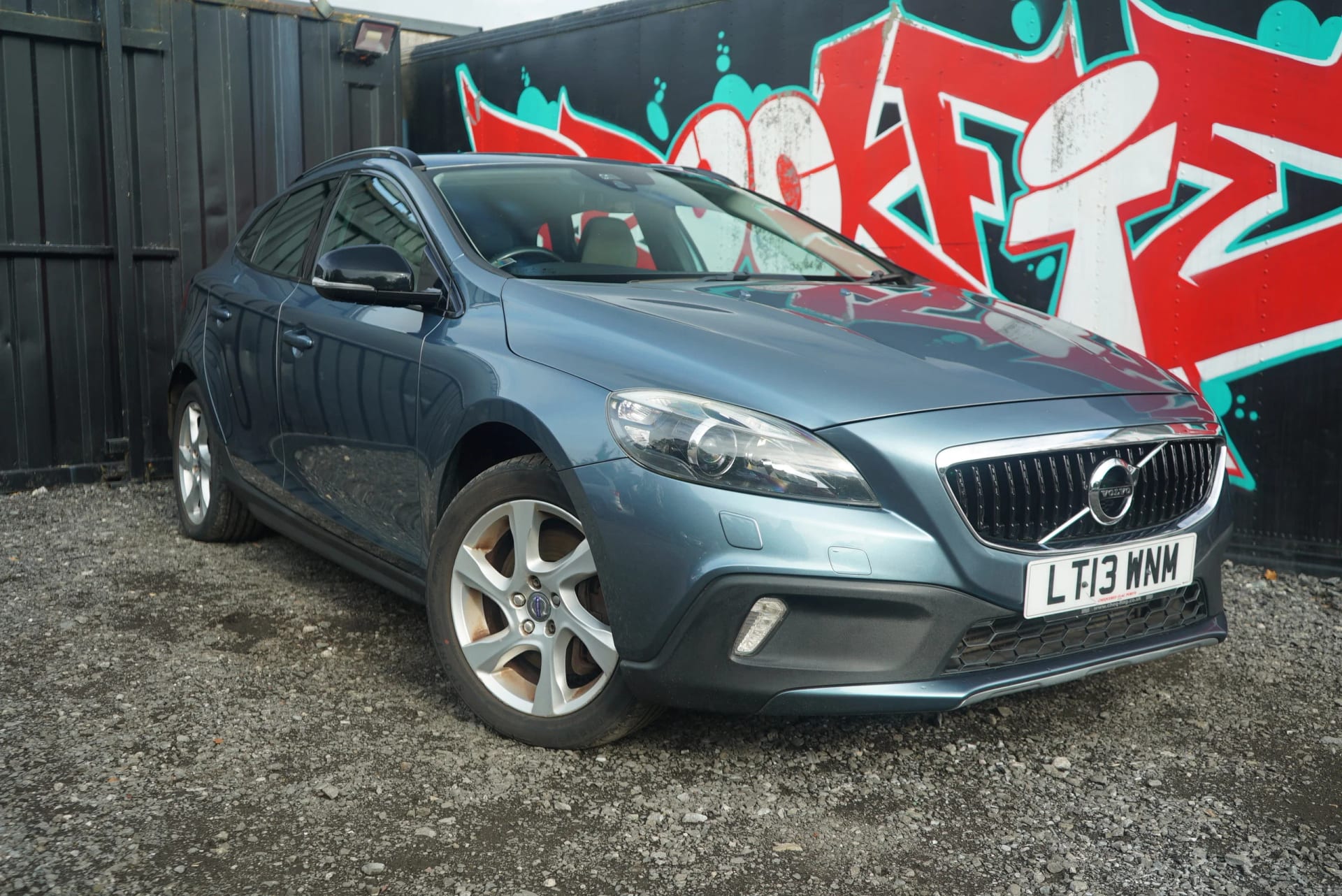 Volvo V40 Cross Country - image 1 of 94