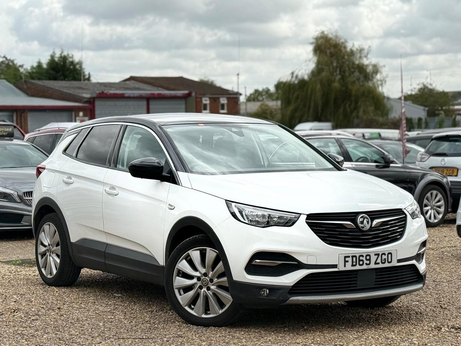 Vauxhall Grandland X - image 1 of 52