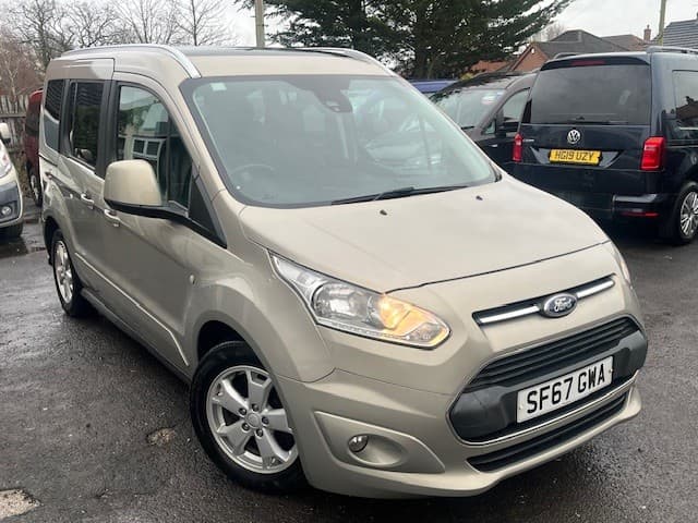 Ford Tourneo Connect - image 1 of 17