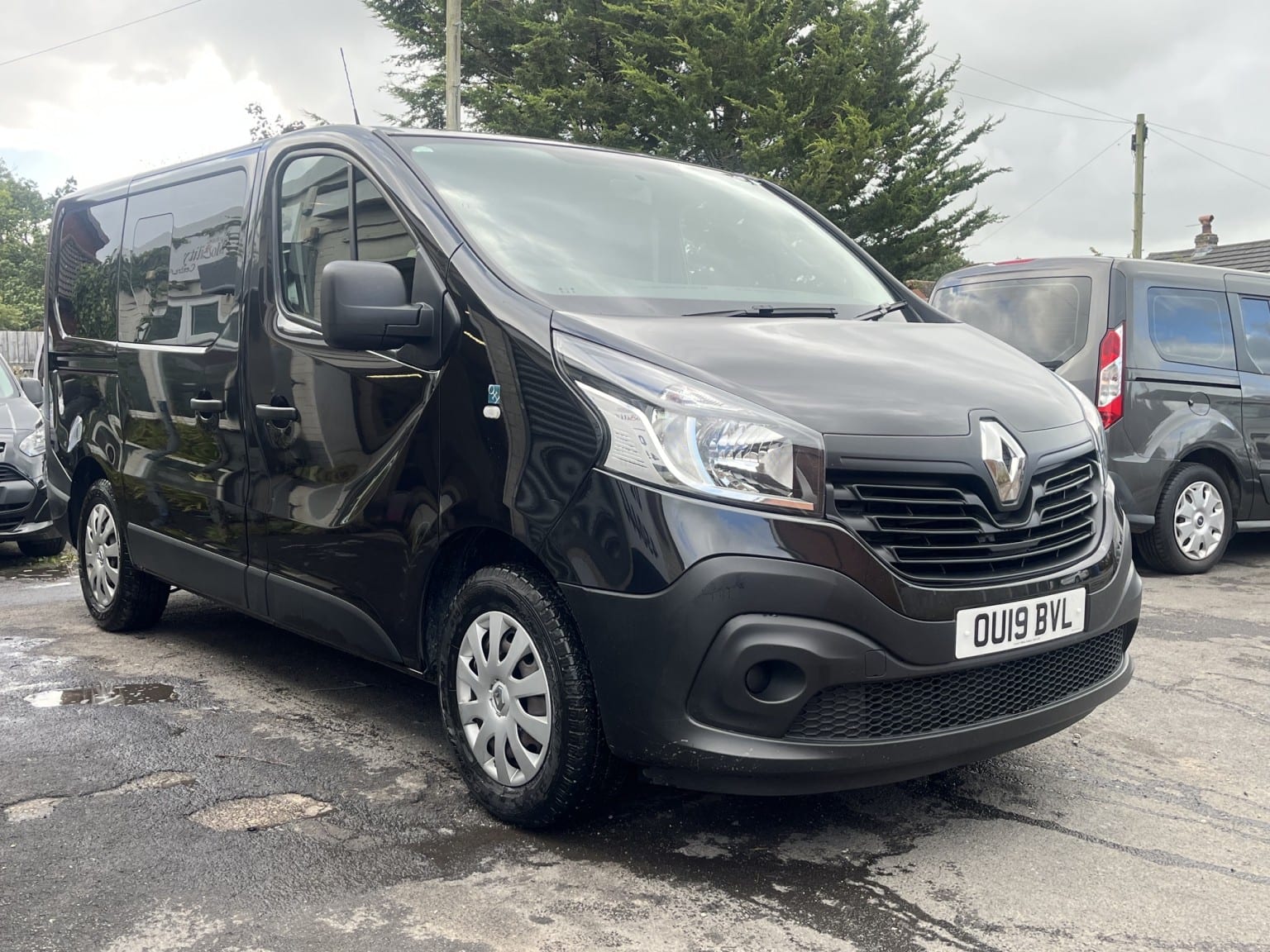 Renault Trafic - image 1 of 18