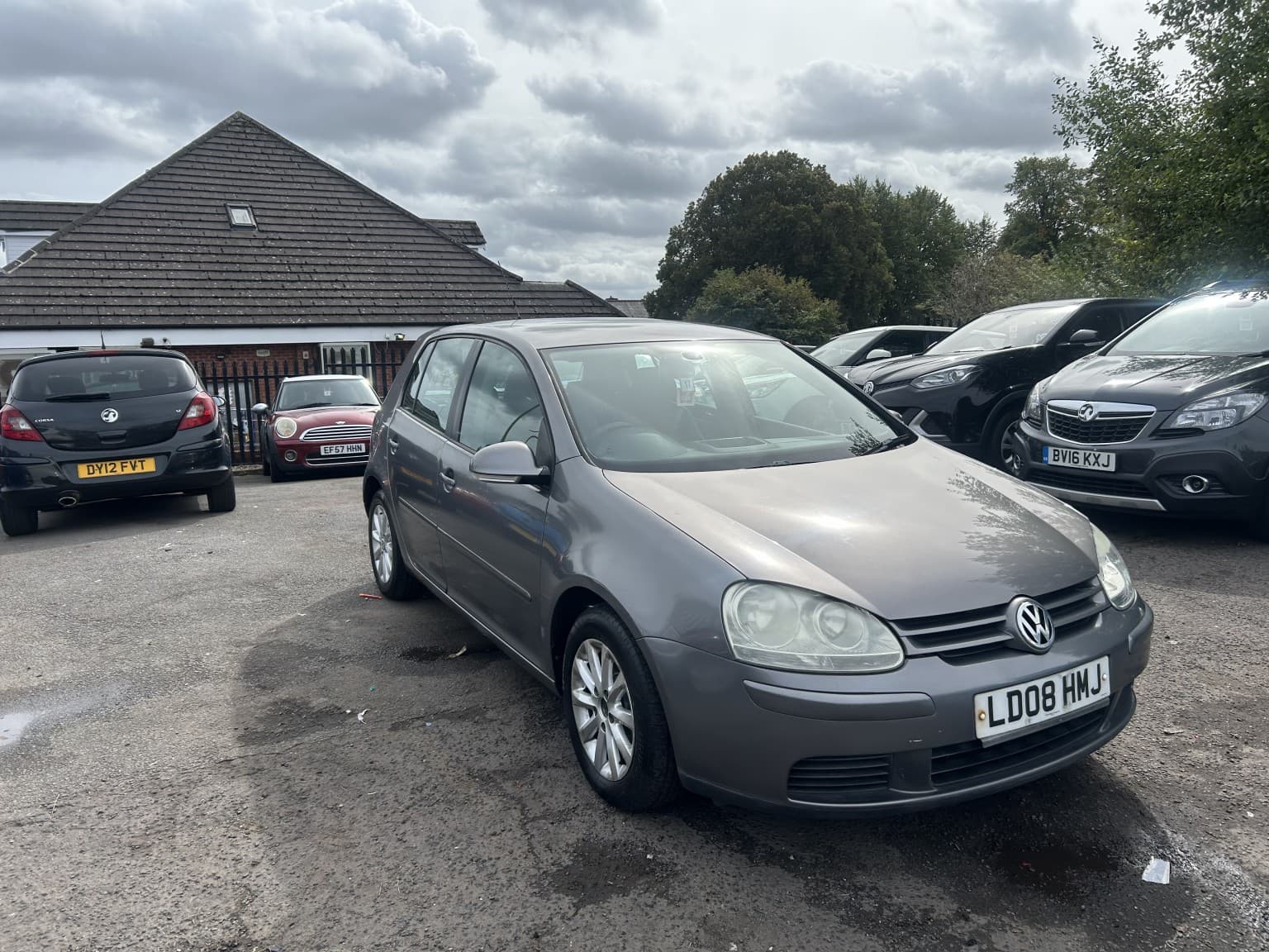Volkswagen Golf - image 1 of 45