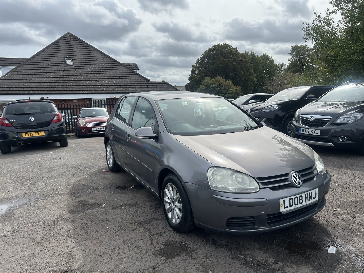 Volkswagen Golf - image 1 of 45