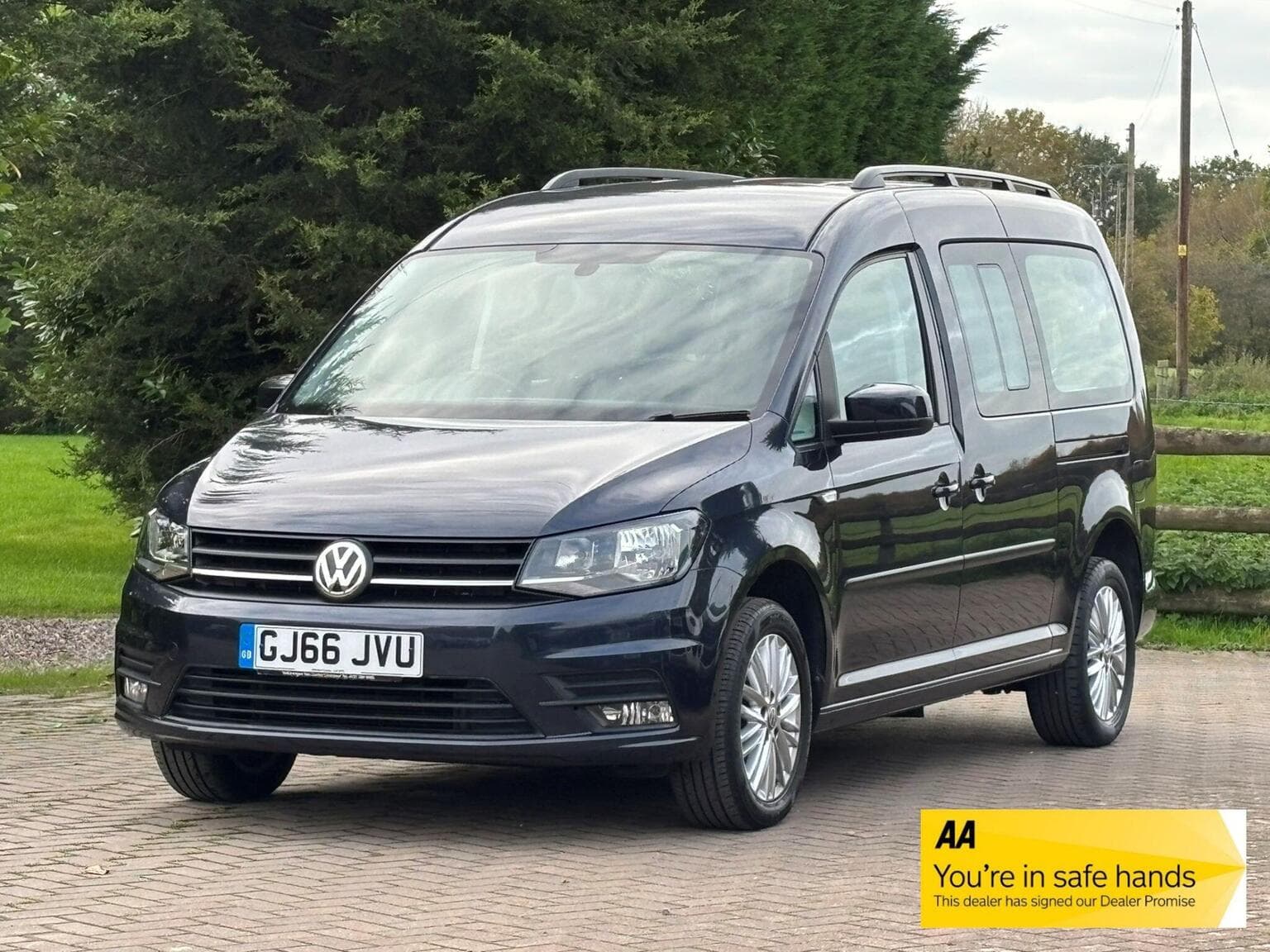 2016 Volkswagen Caddy Maxi Life 2.0 TDI BlueMotion Tech Euro 6 (s/s) 5dr — photo 1 of 39