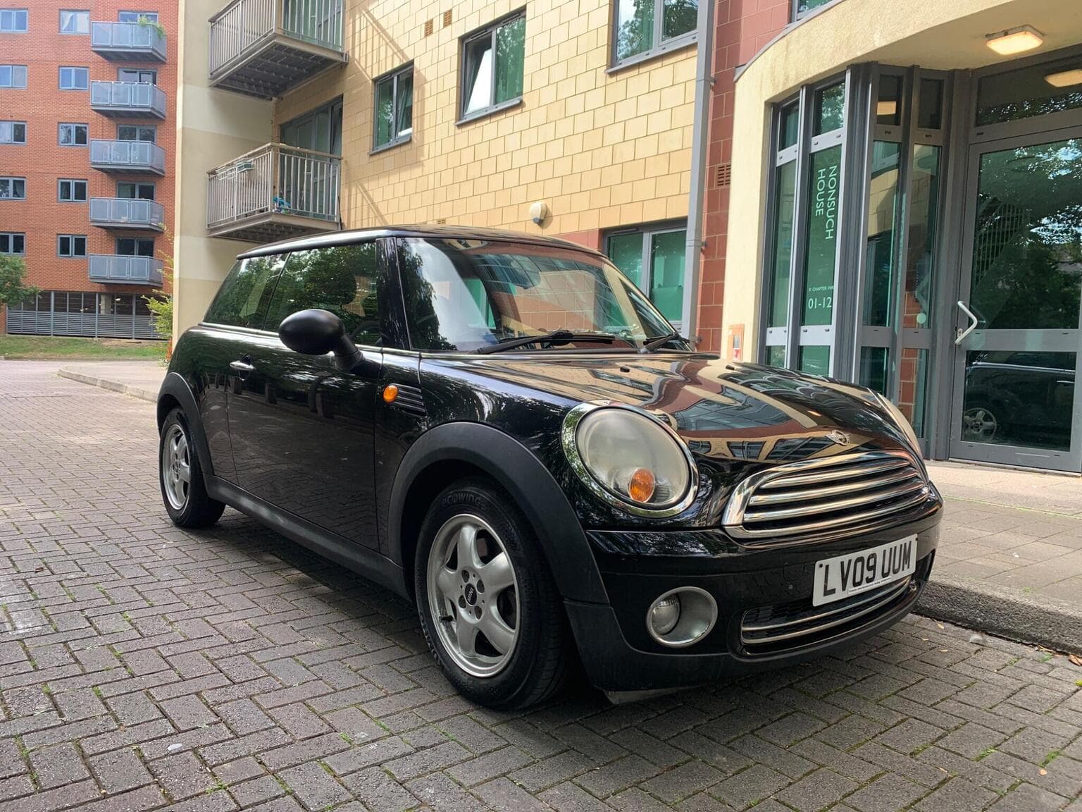 MINI Hatch - image 1 of 6