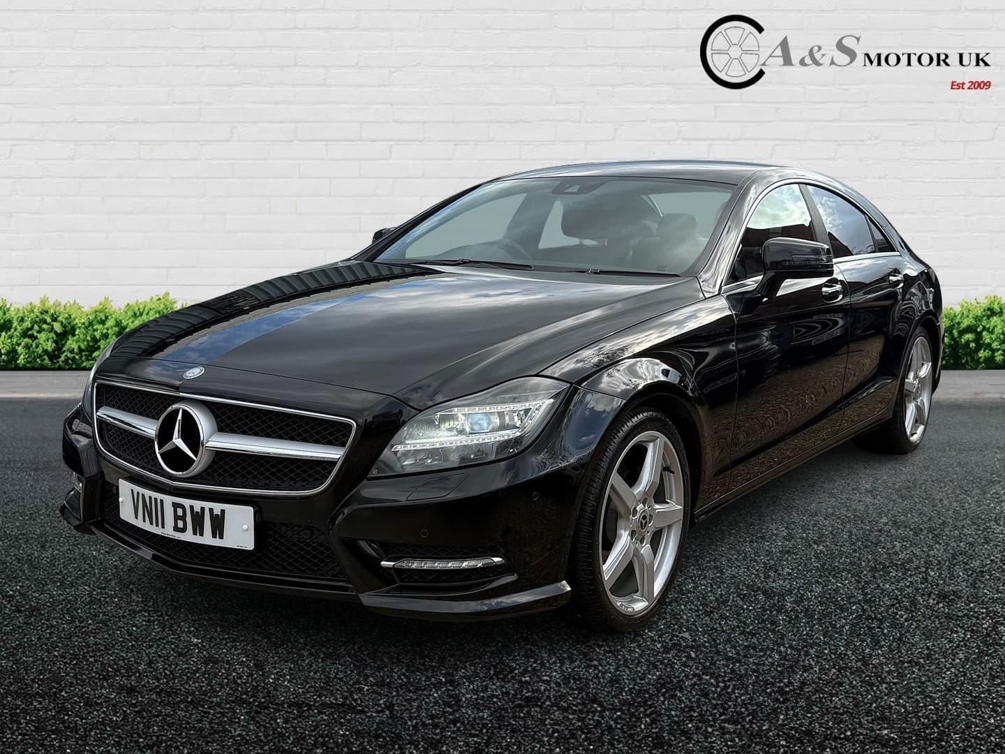 Mercedes-Benz CLS - image 1 of 35