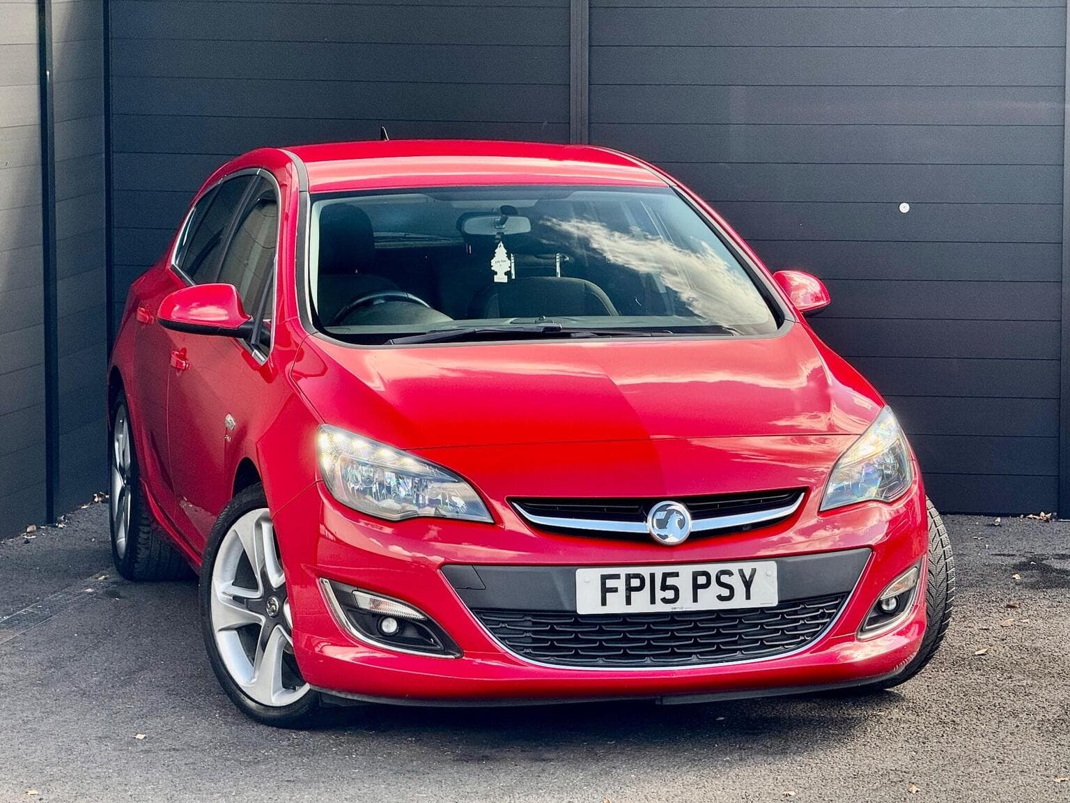 Vauxhall Astra - image 1 of 56