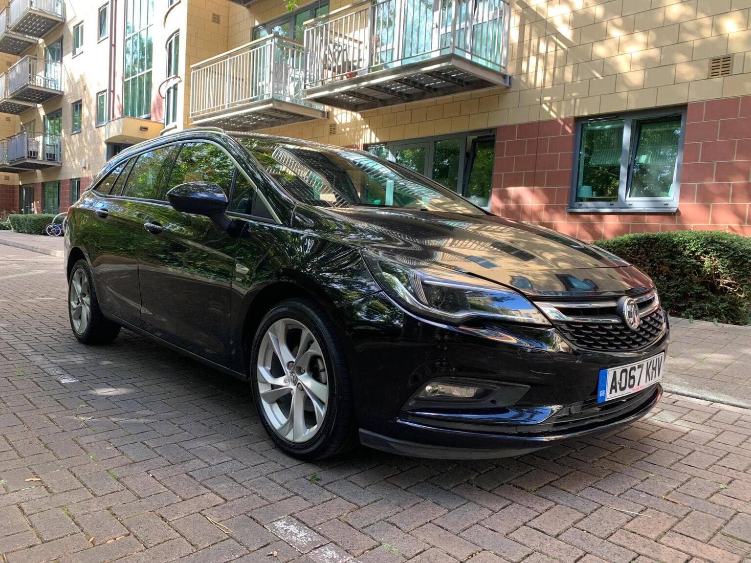 Vauxhall Astra - image 1 of 37