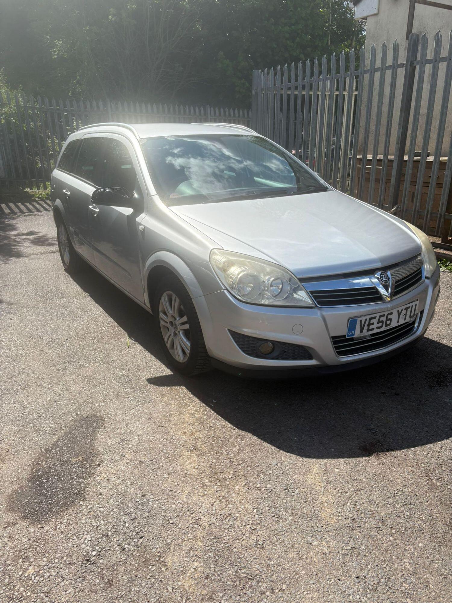 Vauxhall Astra - image 1 of 11