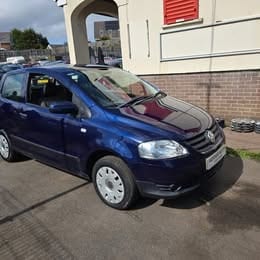 Volkswagen Fox - image 1 of 13