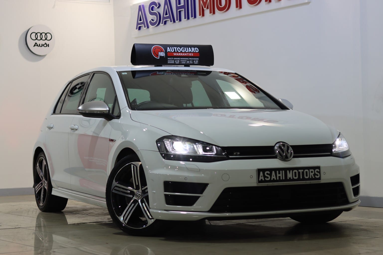 2015 Volkswagen Golf 2.0 TSI R DSG 4MOTION in white — photo 1 of 32