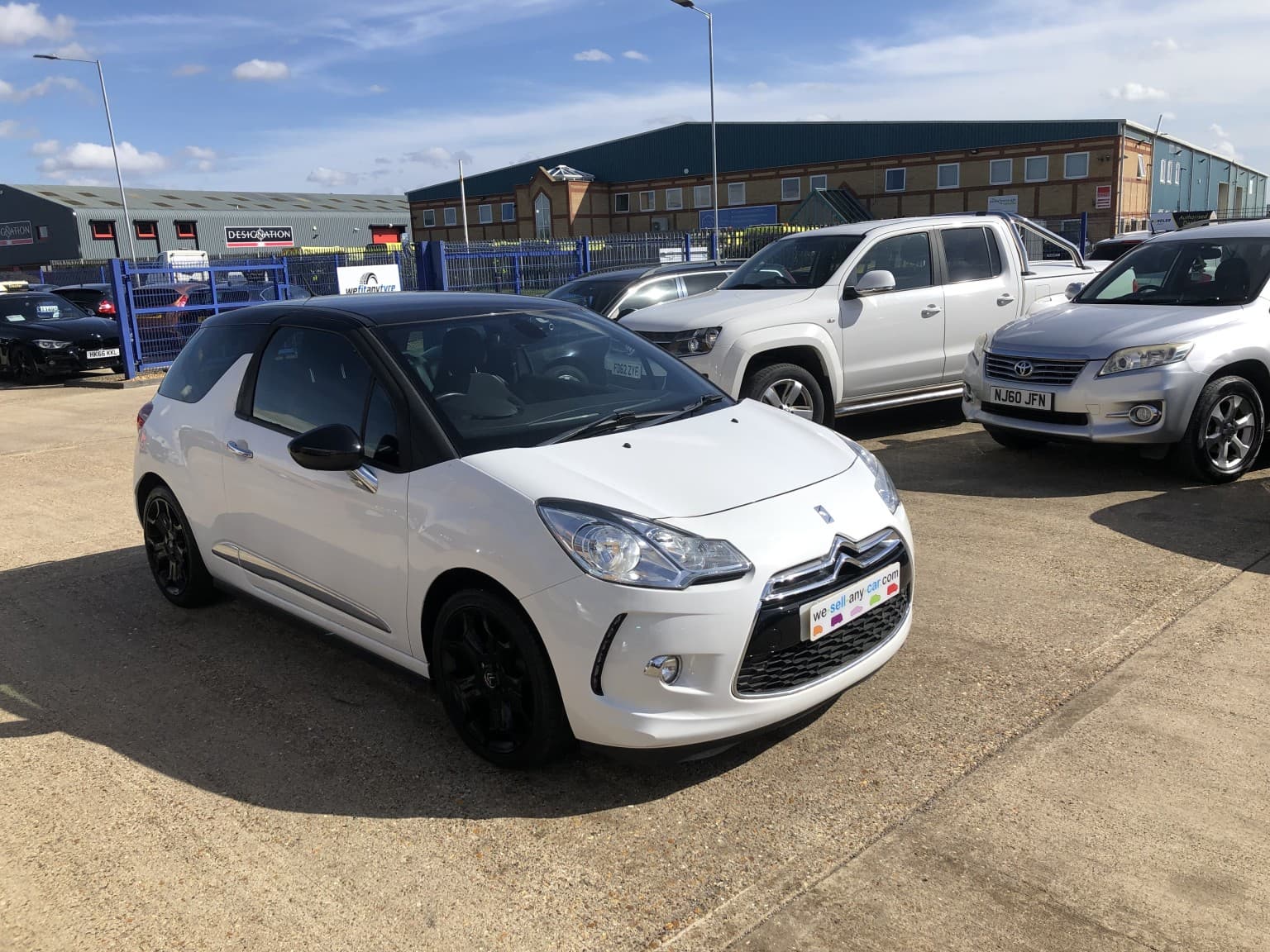 Citroen DS3 - image 1 of 21