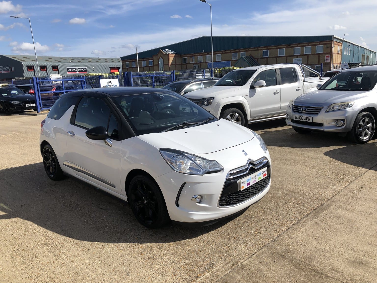 Citroen DS3 - image 1 of 21
