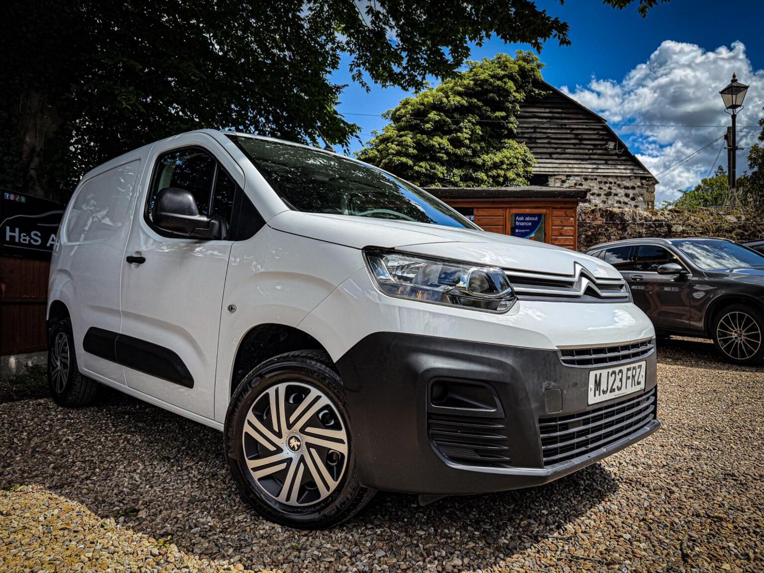 CITROEN BERLINGO - image 1 of 37