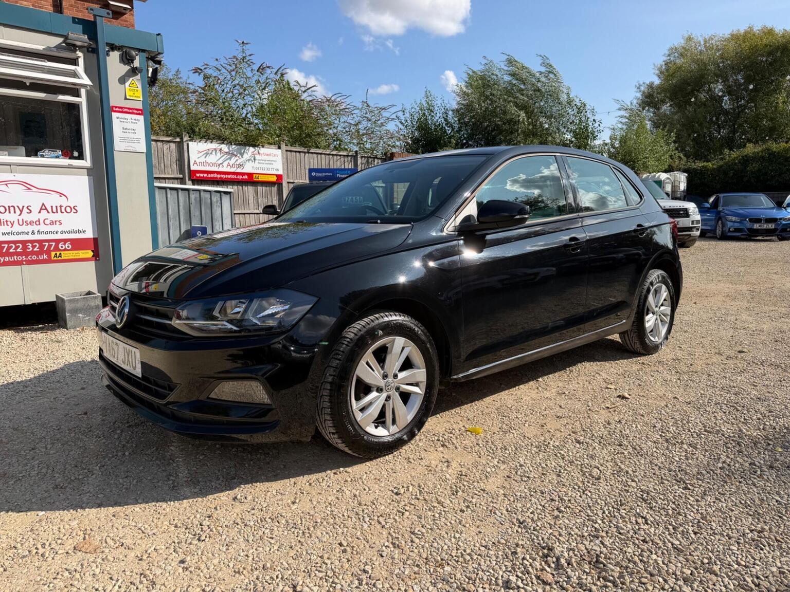Volkswagen Polo - image 1 of 44